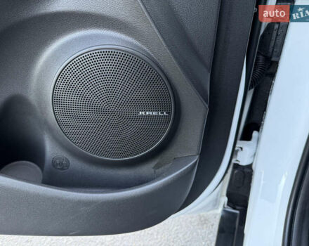 Білий Хендай Kona Electric, об'ємом двигуна 0 л та пробігом 15 тис. км за 24000 $, фото 10 на Automoto.ua