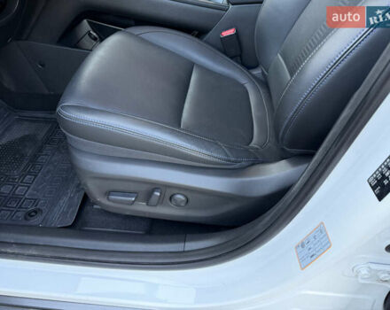 Білий Хендай Kona Electric, об'ємом двигуна 0 л та пробігом 15 тис. км за 24000 $, фото 9 на Automoto.ua