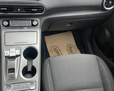 Белый Хендай Kona Electric, объемом двигателя 0 л и пробегом 57 тыс. км за 17600 $, фото 15 на Automoto.ua