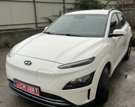 Белый Хендай Kona Electric, объемом двигателя 0 л и пробегом 57 тыс. км за 17600 $, фото 1 на Automoto.ua