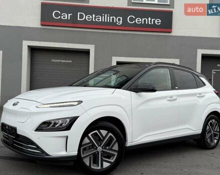 Белый Хендай Kona Electric, объемом двигателя 0 л и пробегом 52 тыс. км за 17599 $, фото 42 на Automoto.ua