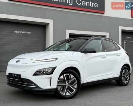 Белый Хендай Kona Electric, объемом двигателя 0 л и пробегом 52 тыс. км за 17599 $, фото 44 на Automoto.ua