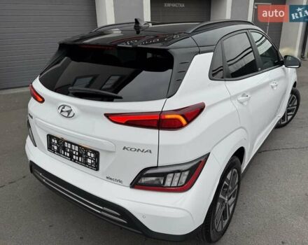 Белый Хендай Kona Electric, объемом двигателя 0 л и пробегом 52 тыс. км за 17599 $, фото 15 на Automoto.ua