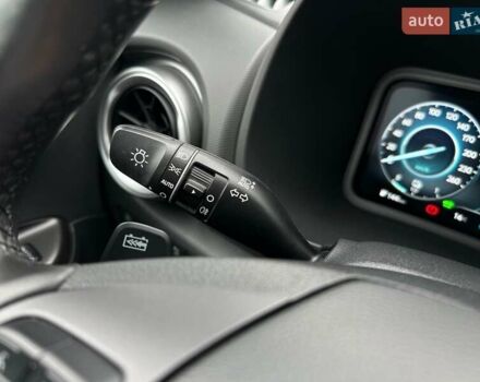 Белый Хендай Kona Electric, объемом двигателя 0 л и пробегом 108 тыс. км за 20900 $, фото 43 на Automoto.ua