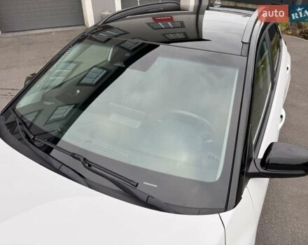 Белый Хендай Kona Electric, объемом двигателя 0 л и пробегом 52 тыс. км за 17599 $, фото 9 на Automoto.ua