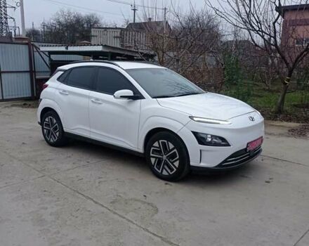 Белый Хендай Kona Electric, объемом двигателя 0 л и пробегом 42 тыс. км за 17500 $, фото 4 на Automoto.ua