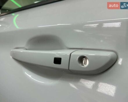 Белый Хендай Kona Electric, объемом двигателя 0 л и пробегом 108 тыс. км за 20900 $, фото 26 на Automoto.ua