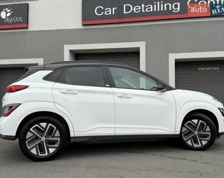 Белый Хендай Kona Electric, объемом двигателя 0 л и пробегом 52 тыс. км за 17599 $, фото 16 на Automoto.ua