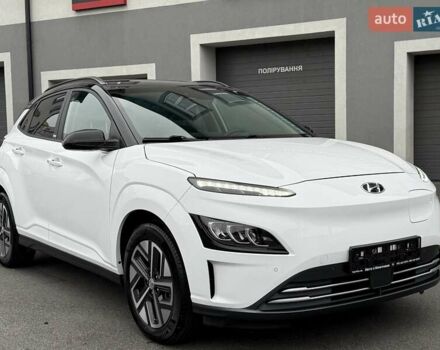 Белый Хендай Kona Electric, объемом двигателя 0 л и пробегом 52 тыс. км за 17599 $, фото 5 на Automoto.ua
