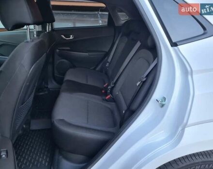 Белый Хендай Kona Electric, объемом двигателя 0 л и пробегом 60 тыс. км за 17700 $, фото 10 на Automoto.ua