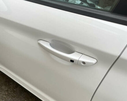 Белый Хендай Kona Electric, объемом двигателя 0 л и пробегом 57 тыс. км за 17600 $, фото 5 на Automoto.ua