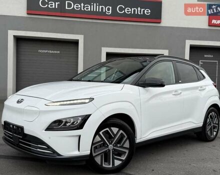 Белый Хендай Kona Electric, объемом двигателя 0 л и пробегом 52 тыс. км за 17599 $, фото 41 на Automoto.ua