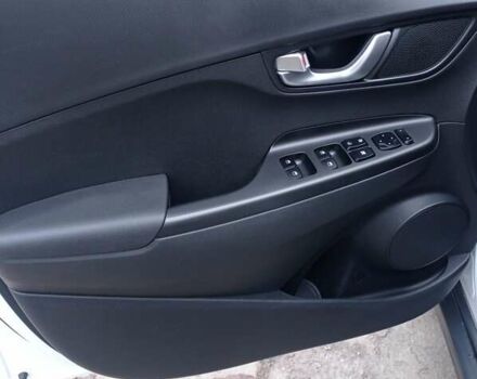 Белый Хендай Kona Electric, объемом двигателя 0 л и пробегом 42 тыс. км за 17500 $, фото 10 на Automoto.ua