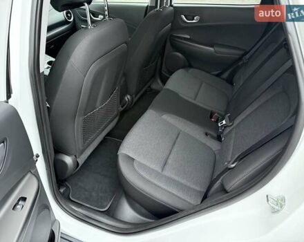 Белый Хендай Kona Electric, объемом двигателя 0 л и пробегом 52 тыс. км за 17599 $, фото 27 на Automoto.ua