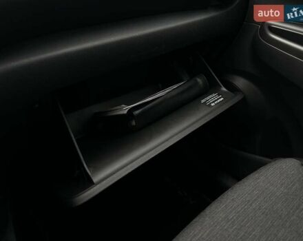 Белый Хендай Kona Electric, объемом двигателя 0 л и пробегом 108 тыс. км за 20900 $, фото 60 на Automoto.ua