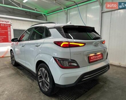 Белый Хендай Kona Electric, объемом двигателя 0 л и пробегом 108 тыс. км за 20900 $, фото 18 на Automoto.ua