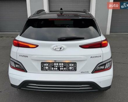 Белый Хендай Kona Electric, объемом двигателя 0 л и пробегом 52 тыс. км за 17599 $, фото 32 на Automoto.ua