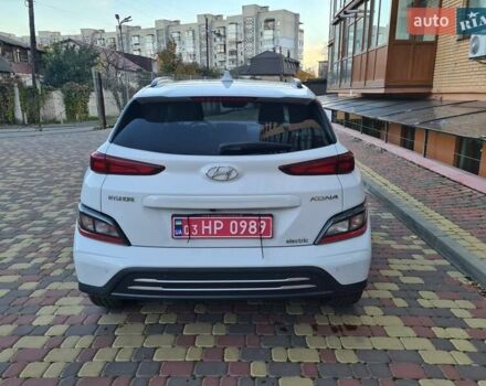 Белый Хендай Kona Electric, объемом двигателя 0 л и пробегом 60 тыс. км за 17700 $, фото 4 на Automoto.ua