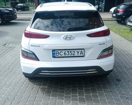 Белый Хендай Kona Electric, объемом двигателя 0 л и пробегом 28 тыс. км за 21300 $, фото 3 на Automoto.ua
