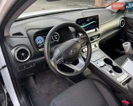 Белый Хендай Kona Electric, объемом двигателя 0 л и пробегом 39 тыс. км за 19100 $, фото 14 на Automoto.ua