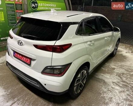Белый Хендай Kona Electric, объемом двигателя 0 л и пробегом 88 тыс. км за 21400 $, фото 5 на Automoto.ua
