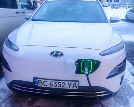 Белый Хендай Kona Electric, объемом двигателя 0 л и пробегом 14 тыс. км за 25700 $, фото 2 на Automoto.ua