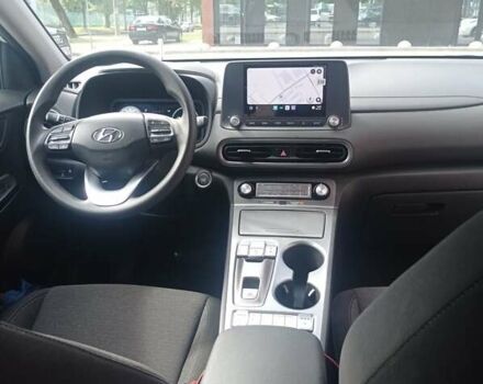 Белый Хендай Kona Electric, объемом двигателя 0 л и пробегом 28 тыс. км за 21300 $, фото 4 на Automoto.ua
