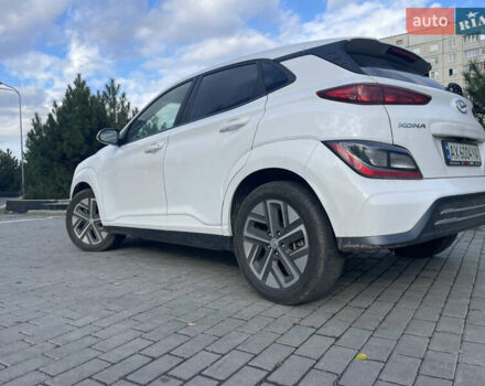 Белый Хендай Kona Electric, объемом двигателя 0 л и пробегом 123 тыс. км за 18000 $, фото 5 на Automoto.ua