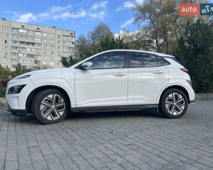 Белый Хендай Kona Electric, объемом двигателя 0 л и пробегом 123 тыс. км за 18000 $, фото 3 на Automoto.ua