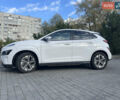 Белый Хендай Kona Electric, объемом двигателя 0 л и пробегом 123 тыс. км за 18000 $, фото 3 на Automoto.ua
