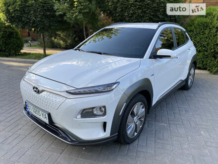 Хендай Kona Electric 2019 в Кременчуге на Automoto.ua Белый Хендай Kona Electric, объемом двигателя 0 л и пробегом 56 тыс. км за 25500 $, фото 1 на Automoto.ua