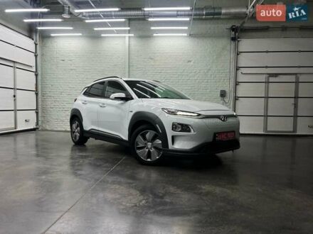 Хендай Kona Electric 2019 в Луцке на Automoto.ua Белый Хендай Kona Electric, объемом двигателя 0 л и пробегом 89 тыс. км за 16789 $, фото 1 на Automoto.ua