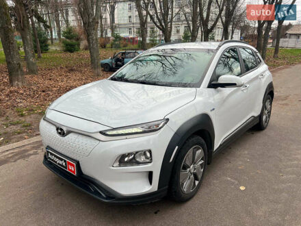 Белый Хендай Kona Electric, объемом двигателя 0 л и пробегом 93 тыс. км за 14790 $, фото 1 на Automoto.ua