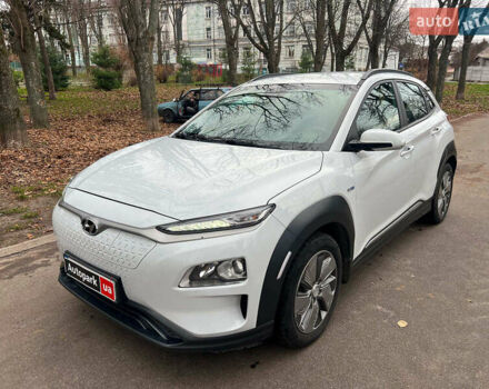 Белый Хендай Kona Electric, объемом двигателя 0 л и пробегом 93 тыс. км за 14790 $, фото 1 на Automoto.ua