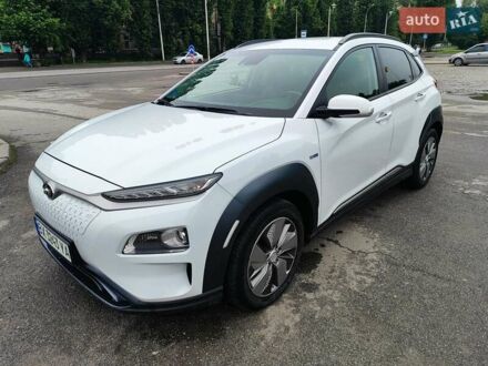 Белый Хендай Kona Electric, объемом двигателя 0 л и пробегом 105 тыс. км за 16700 $, фото 1 на Automoto.ua