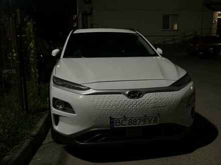 Белый Хендай Kona Electric, объемом двигателя 0 л и пробегом 113 тыс. км за 18500 $, фото 1 на Automoto.ua
