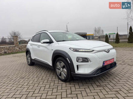 Хендай Kona Electric 2019 у Бахмаче на Automoto.ua Білий Хендай Kona Electric, об'ємом двигуна 0 л та пробігом 99 тис. км за 18300 $, фото 1 на Automoto.ua