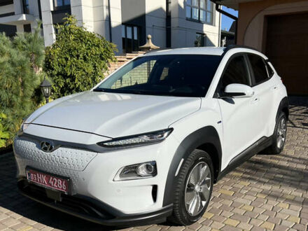 Хендай Kona Electric 2020 в Черновцах на Automoto.ua Белый Хендай Kona Electric, объемом двигателя 0 л и пробегом 88 тыс. км за 17900 $, фото 1 на Automoto.ua