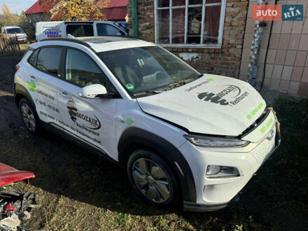 Белый Хендай Kona Electric, объемом двигателя 0 л и пробегом 50 тыс. км за 10599 $, фото 1 на Automoto.ua