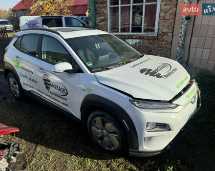 Белый Хендай Kona Electric, объемом двигателя 0 л и пробегом 50 тыс. км за 10599 $, фото 1 на Automoto.ua