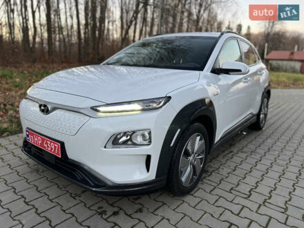Белый Хендай Kona Electric, объемом двигателя 0 л и пробегом 136 тыс. км за 16950 $, фото 1 на Automoto.ua