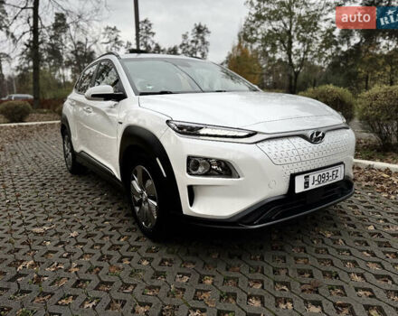 Белый Хендай Kona Electric, объемом двигателя 0 л и пробегом 59 тыс. км за 17600 $, фото 1 на Automoto.ua