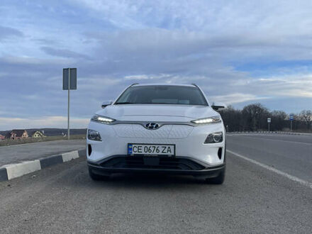 Хендай Kona Electric 2020 в Черновцах на Automoto.ua Белый Хендай Kona Electric, объемом двигателя 0 л и пробегом 10 тыс. км за 28990 $, фото 1 на Automoto.ua