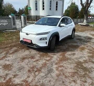 Белый Хендай Kona Electric, объемом двигателя 0 л и пробегом 71 тыс. км за 17600 $, фото 1 на Automoto.ua