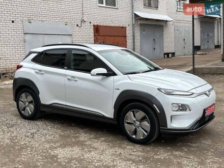 Білий Хендай Kona Electric, об'ємом двигуна 0 л та пробігом 102 тис. км за 15700 $, фото 1 на Automoto.ua