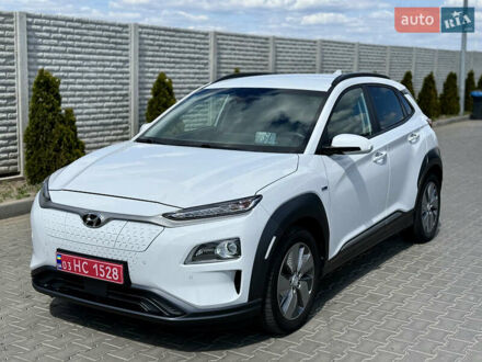 Хендай Kona Electric 2020 в Днепре (Днепропетровске) на Automoto.ua Белый Хендай Kona Electric, объемом двигателя 0 л и пробегом 129 тыс. км за 17999 $, фото 1 на Automoto.ua