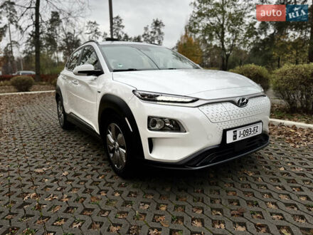 Белый Хендай Kona Electric, объемом двигателя 0 л и пробегом 58 тыс. км за 17499 $, фото 1 на Automoto.ua