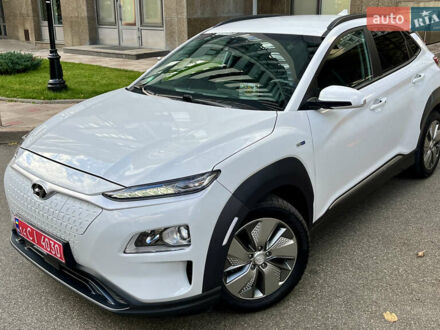 Хендай Kona Electric 2020 в Киеве на Automoto.ua Белый Хендай Kona Electric, объемом двигателя 0 л и пробегом 115 тыс. км за 16900 $, фото 1 на Automoto.ua