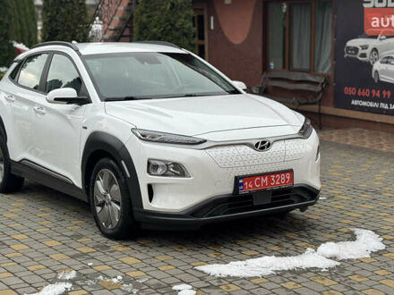 Белый Хендай Kona Electric, объемом двигателя 0 л и пробегом 124 тыс. км за 17494 $, фото 1 на Automoto.ua