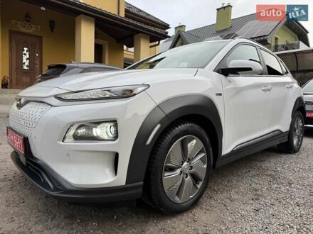 Белый Хендай Kona Electric, объемом двигателя 0 л и пробегом 92 тыс. км за 17950 $, фото 1 на Automoto.ua